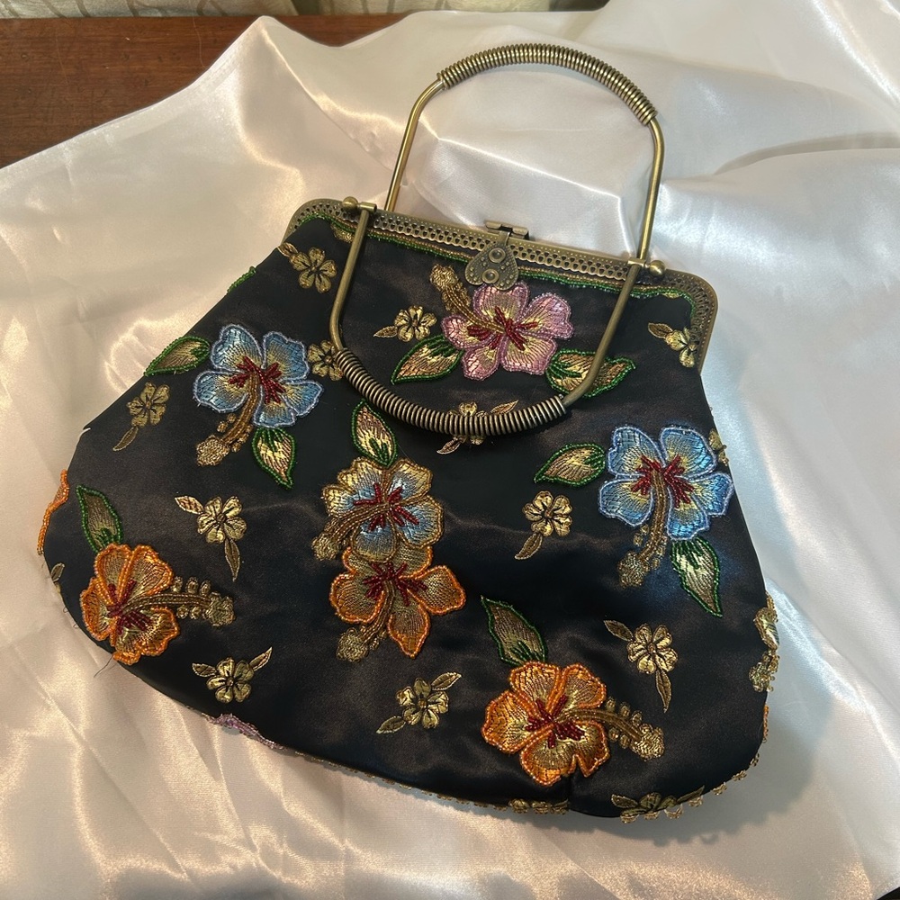 Embroidered & Beaded Floral Satin Clutch Purse Navy Blue Multicolor Flowers๐ฉท